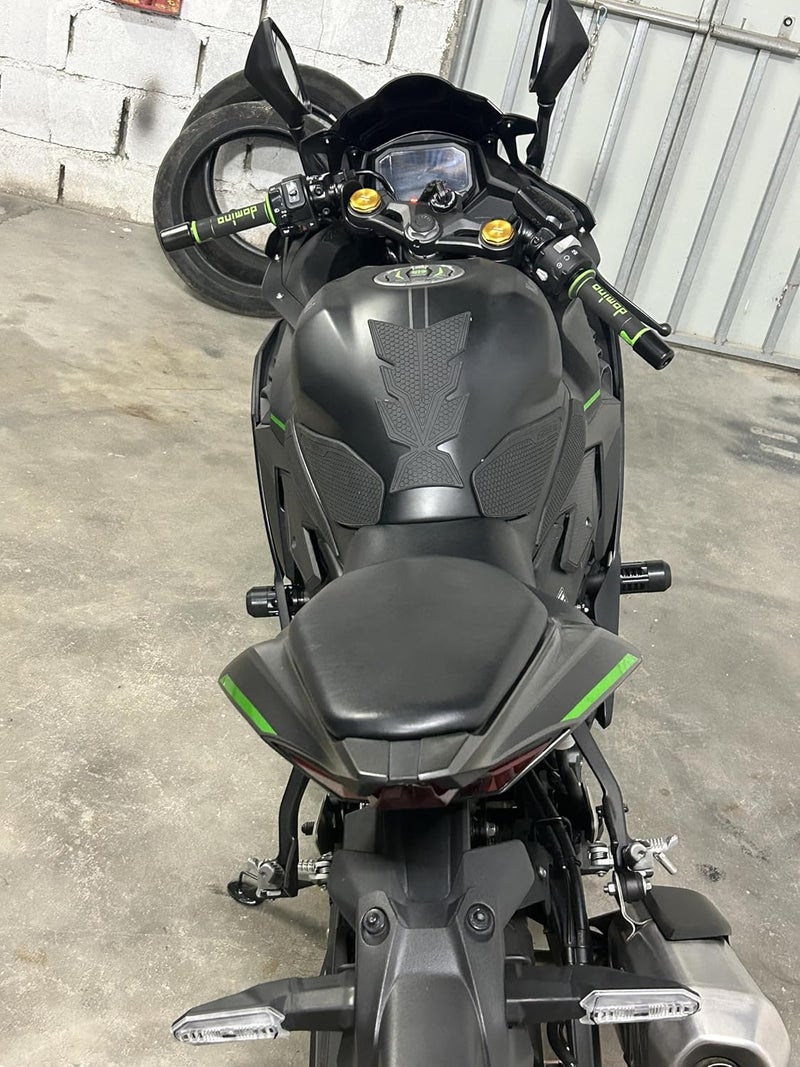 BYEMTTY Motorcycle Tank Grip Protector Pads, Anti-Slip Honeycomb Design, Compatible with Suitable forZX-25R/SE ZX-4R SE/4RR (black1) - Image 3